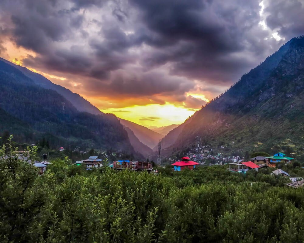 sunset+kalga+village+parvati+valley+himachal+pradesh+india